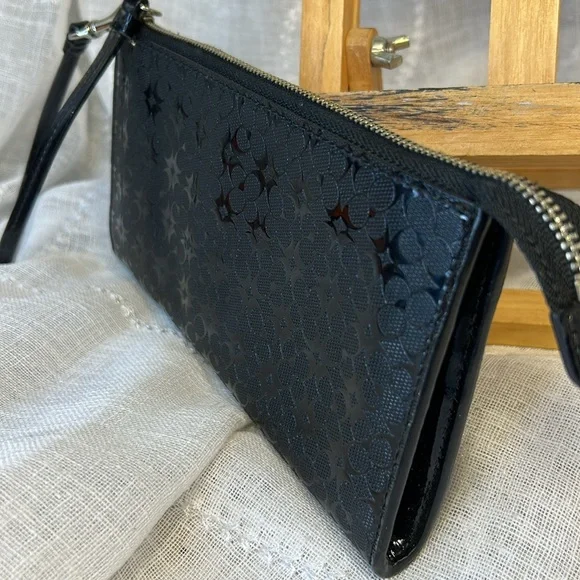 NWOT Coach large wallet with wrist leash - Picture 15 of 15